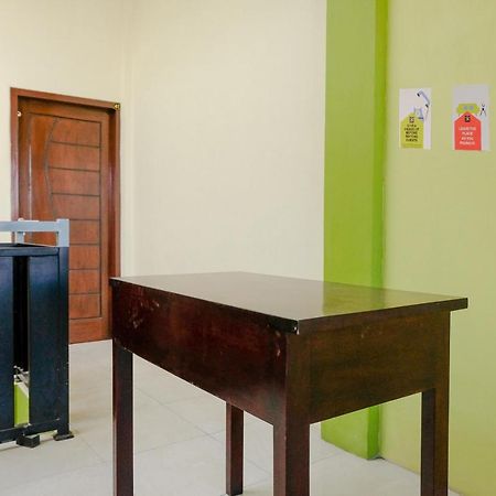 Zulfina Homestay Syariah Mitra Reddoorz Banyuwangi  Εξωτερικό φωτογραφία