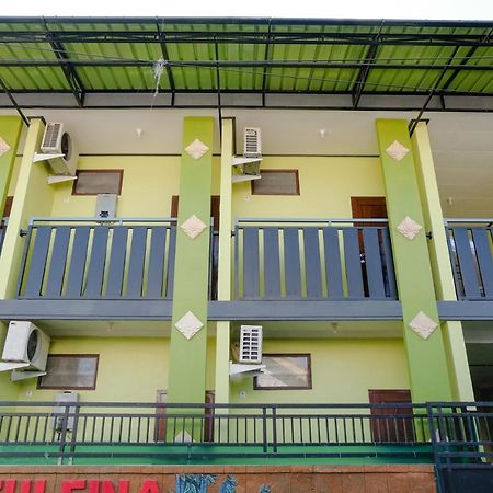 Zulfina Homestay Syariah Mitra Reddoorz Banyuwangi  Εξωτερικό φωτογραφία