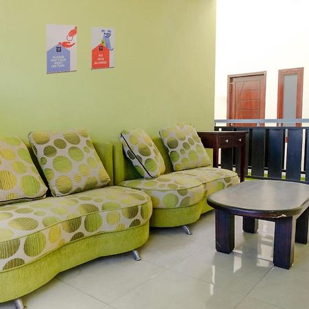 Zulfina Homestay Syariah Mitra Reddoorz Banyuwangi  Εξωτερικό φωτογραφία