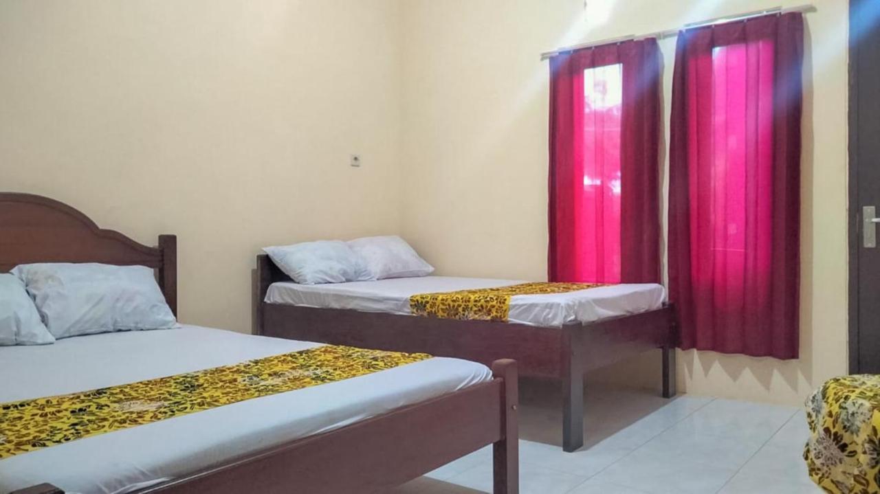 Zulfina Homestay Syariah Mitra Reddoorz Banyuwangi  Εξωτερικό φωτογραφία