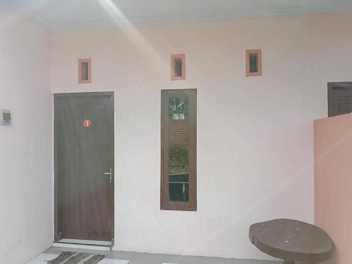 Zulfina Homestay Syariah Mitra Reddoorz Banyuwangi  Εξωτερικό φωτογραφία