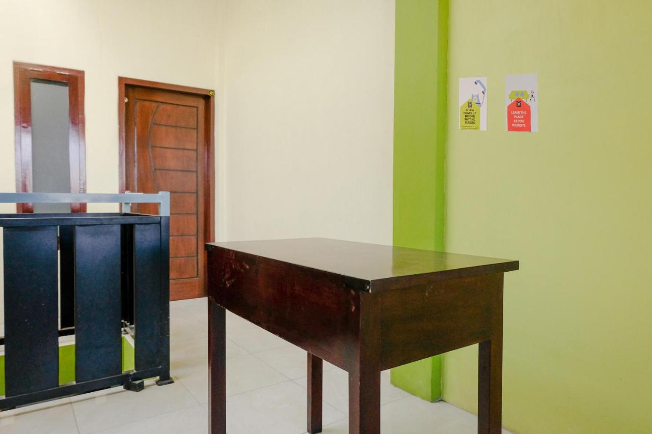 Zulfina Homestay Syariah Mitra Reddoorz Banyuwangi  Εξωτερικό φωτογραφία