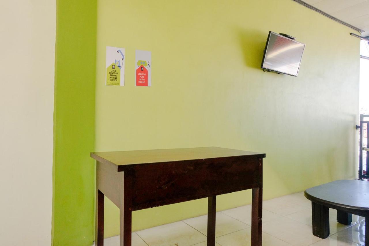 Zulfina Homestay Syariah Mitra Reddoorz Banyuwangi  Εξωτερικό φωτογραφία