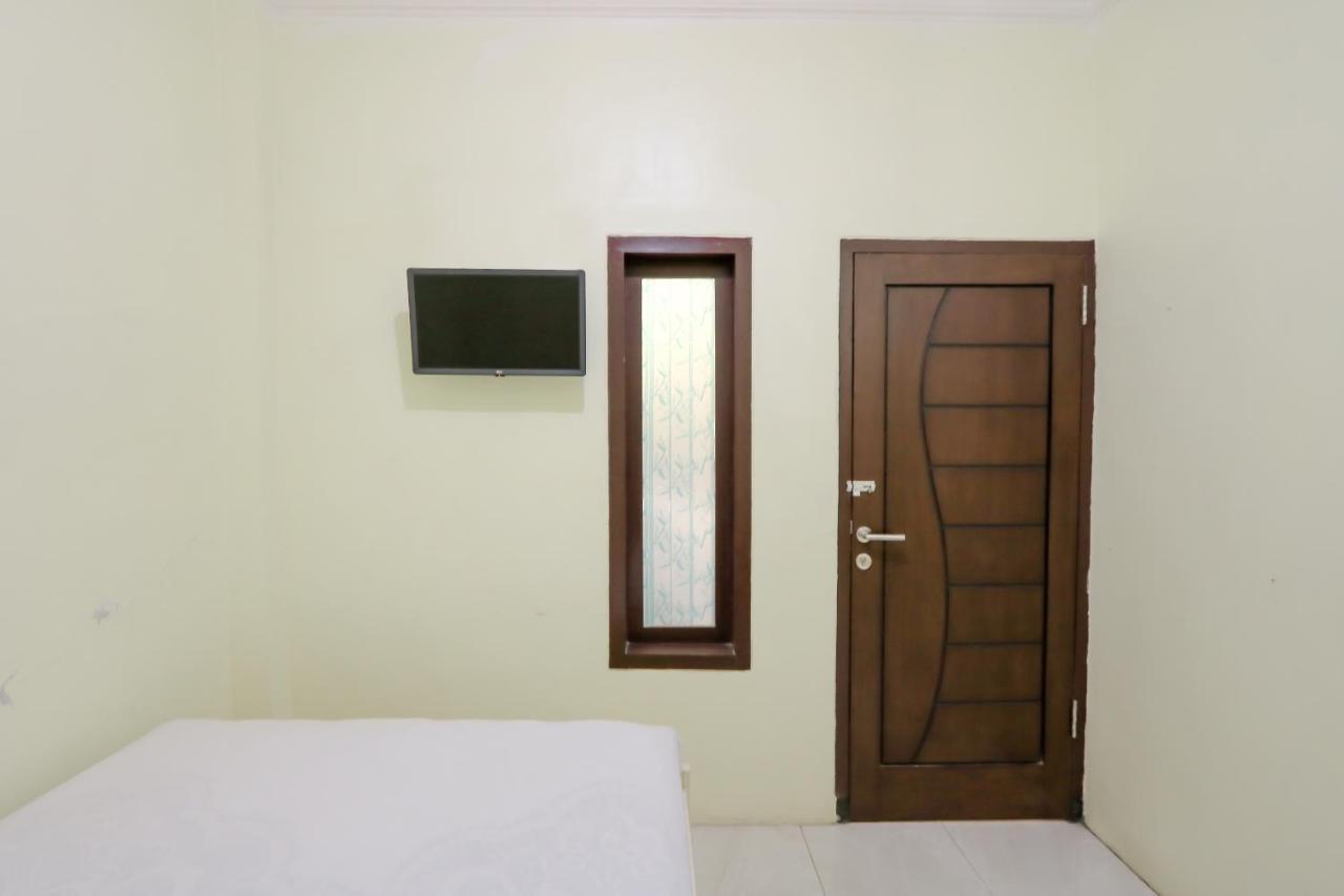 Zulfina Homestay Syariah Mitra Reddoorz Banyuwangi  Εξωτερικό φωτογραφία