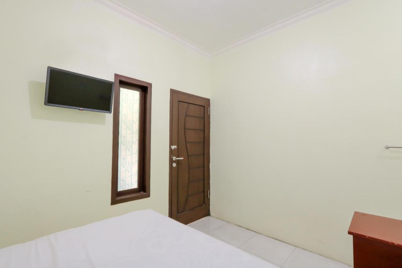 Zulfina Homestay Syariah Mitra Reddoorz Banyuwangi  Εξωτερικό φωτογραφία